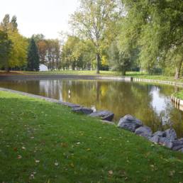 Etang de pêche au Parc Charles Fenain de Douai dans le Nord