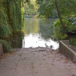 Etang de pêche au Parc Charles Fenain de Douai dans le Nord