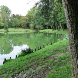 étang de pêche du parc de l'Aunelle à Quievrechain dans le Nord