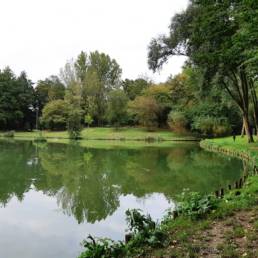 étang de pêche du parc de l'Aunelle à Quievrechain dans le Nord