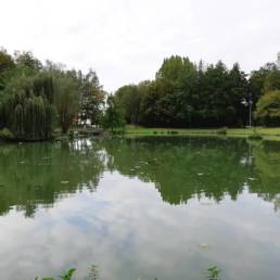 étang de pêche du parc de l'Aunelle à Quievrechain dans le Nord