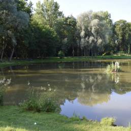 étang de pêche du parc de l'Aunelle à Quievrechain dans le Nord