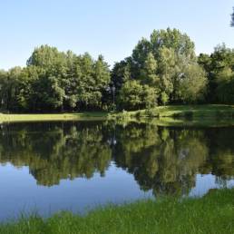 étang de pêche du parc de l'Aunelle à Quievrechain dans le Nord
