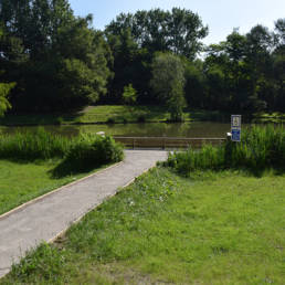étang de pêche du parc de l'Aunelle à Quievrechain dans le Nord
