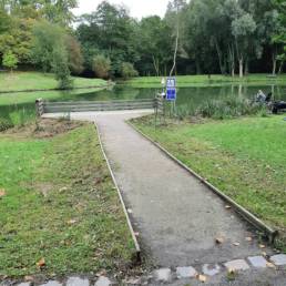 Ponton PMR étang de pêche du parc de l'Aunelle à Quievrechain dans le Nord