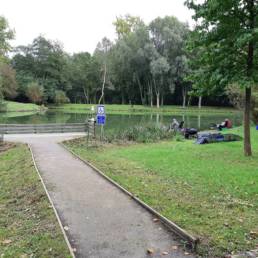 Ponton PMR étang de pêche du parc de l'Aunelle à Quievrechain dans le Nord