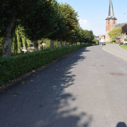 Eglise près de l'étang communal de Preux au bois