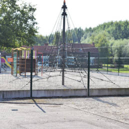 Jeux d'enfants de 'étang communal de Preux au bois
